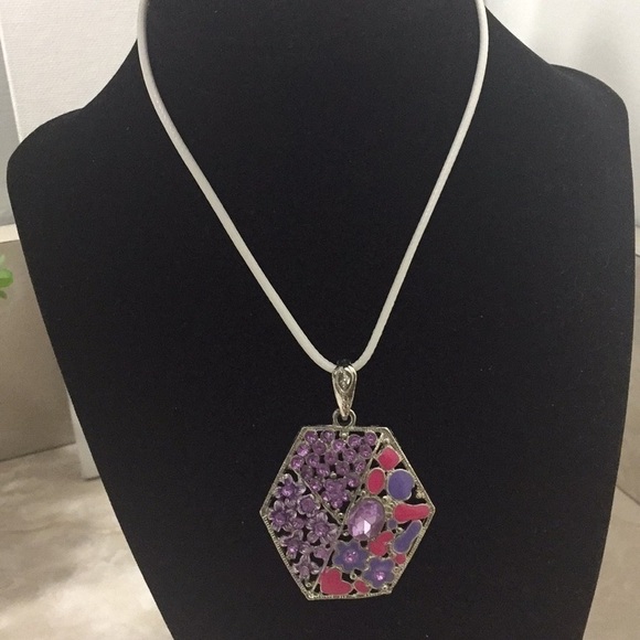 ✨Purple Floral Rhinestone Hexagon Pendant Silver  Necklace✨ - Picture 1 of 9